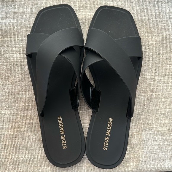 NEW Steve Madden Sandals - Picture 1 of 6